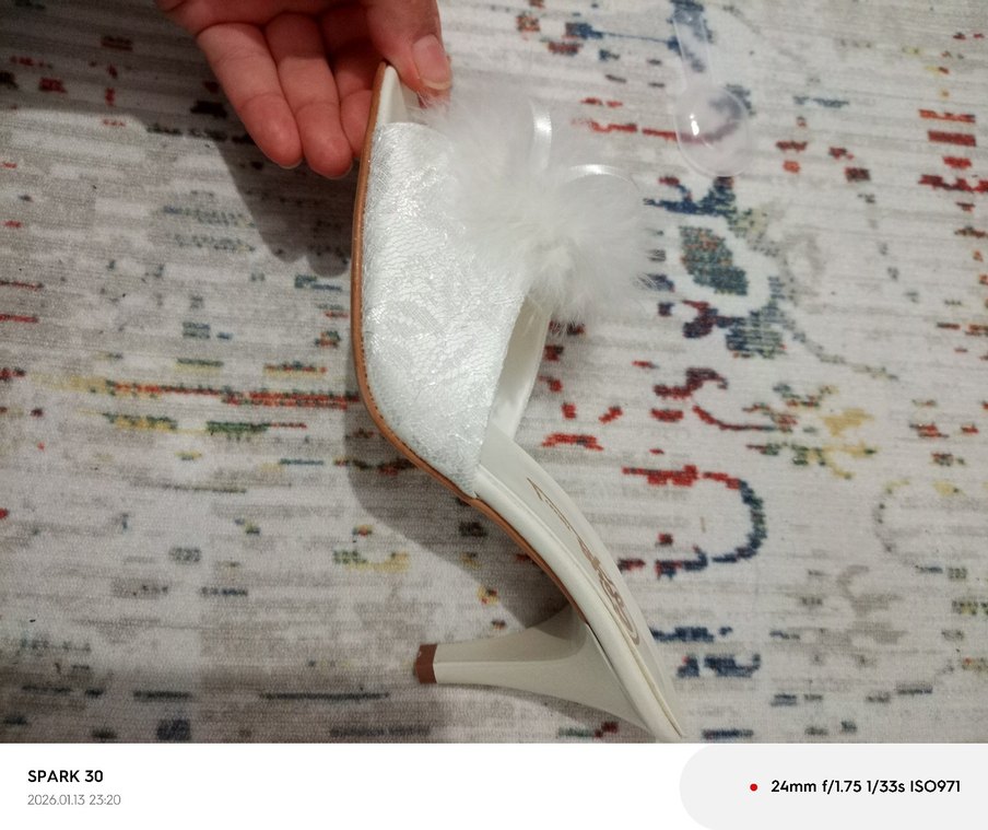 Beyaz Tüylü Dolgu Topuklu Kadın Terlik - Görsel 4