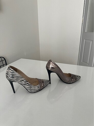 37 Beden Stiletto