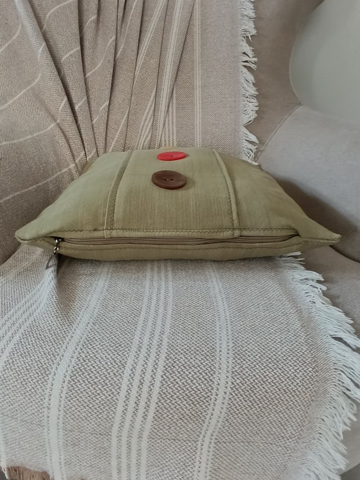 Düğme Detaylı Haki Dekoratif 2 li Takım Kırlent Kılıfı - Görsel 3