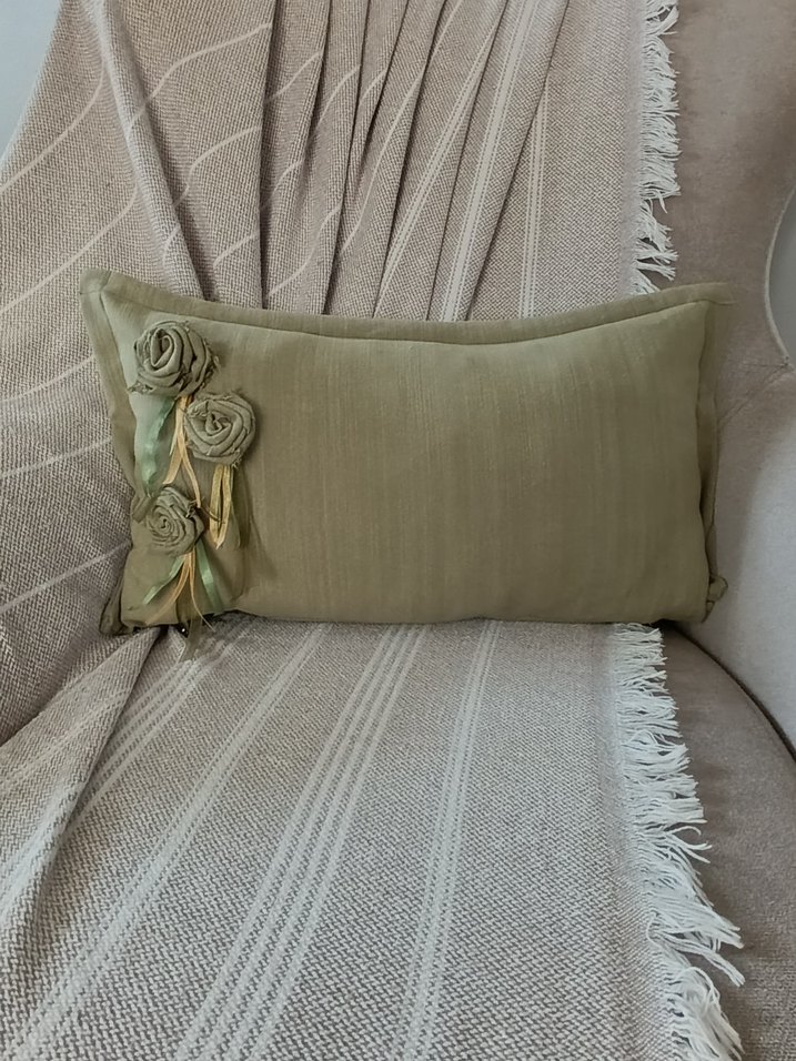 Gül Detaylı Haki Dekoratif 2 li Takım Kırlent Kılıfı - Görsel 3