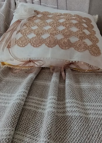 Dantel Detaylı Vintage Tarzı Bej Kırlent Kılıfı - Görsel 3