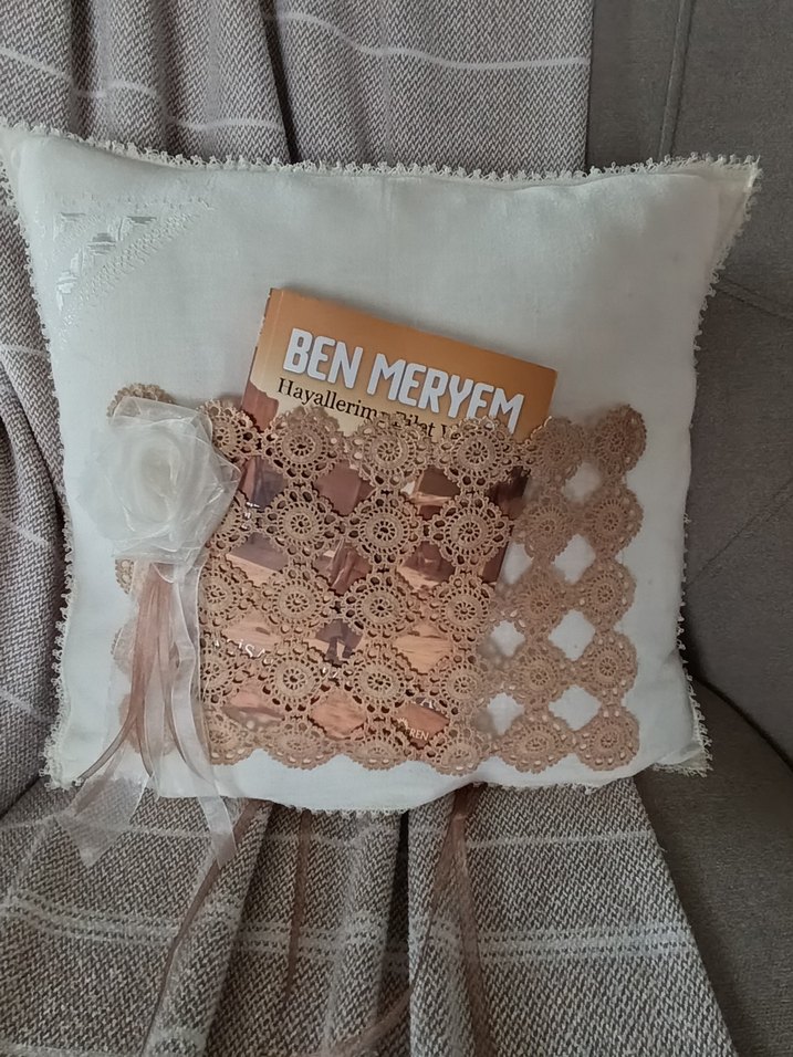 Dantel Detaylı Vintage Tarzı Bej Kırlent Kılıfı - Görsel 2