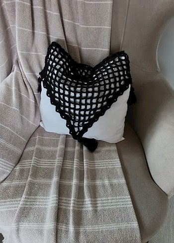 Tığ işi Siyah Örgü Kırlent Kılıfı - Görsel 4