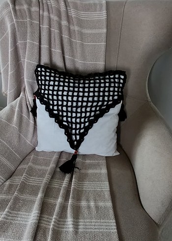 Tığ işi Siyah Örgü Kırlent Kılıfı - Görsel 2