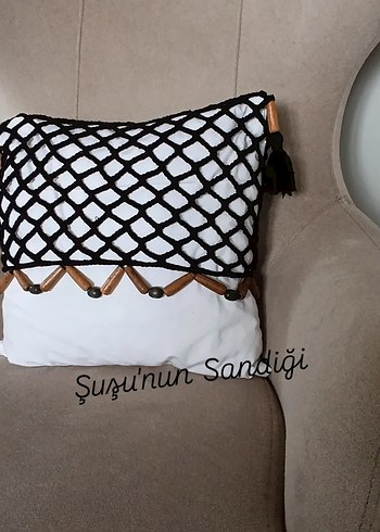 Siyah Tığ İşi Örgü Kırlent Kılıfı - Görsel 2