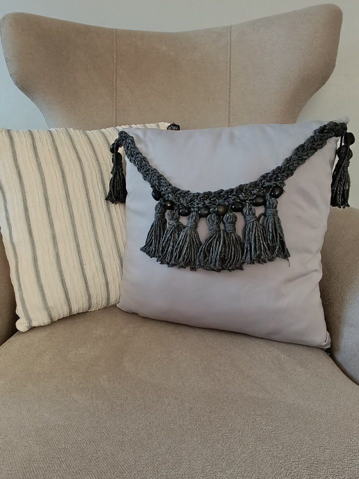 Bohem Gri Tığ İşi Püsküllü Kırlent Kılıfı 2 li Takım - Görsel 2