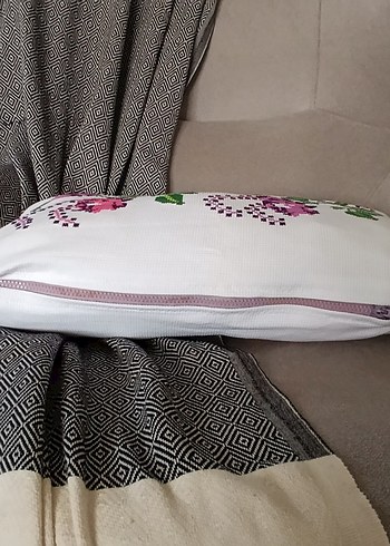 Etamin İşi Kırlent Kılıfı - Görsel 3