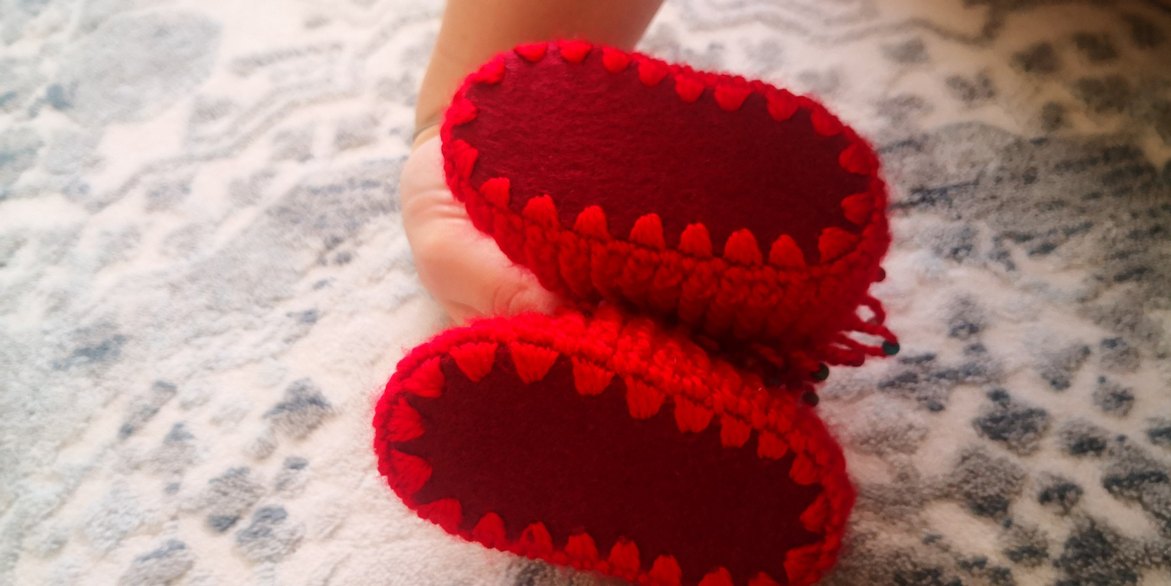 Kız Çocuk Kırmızı Nakışlı Örgü Patik - Görsel 3