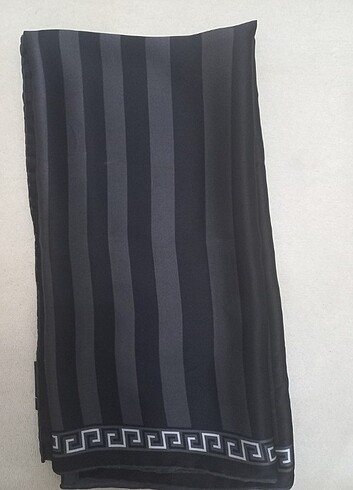 Beden La Boutique sura ipek eşarp