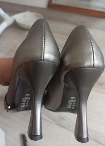 38 Beden gri Renk Metalik taş düğümlü topuklu ayakkabı 