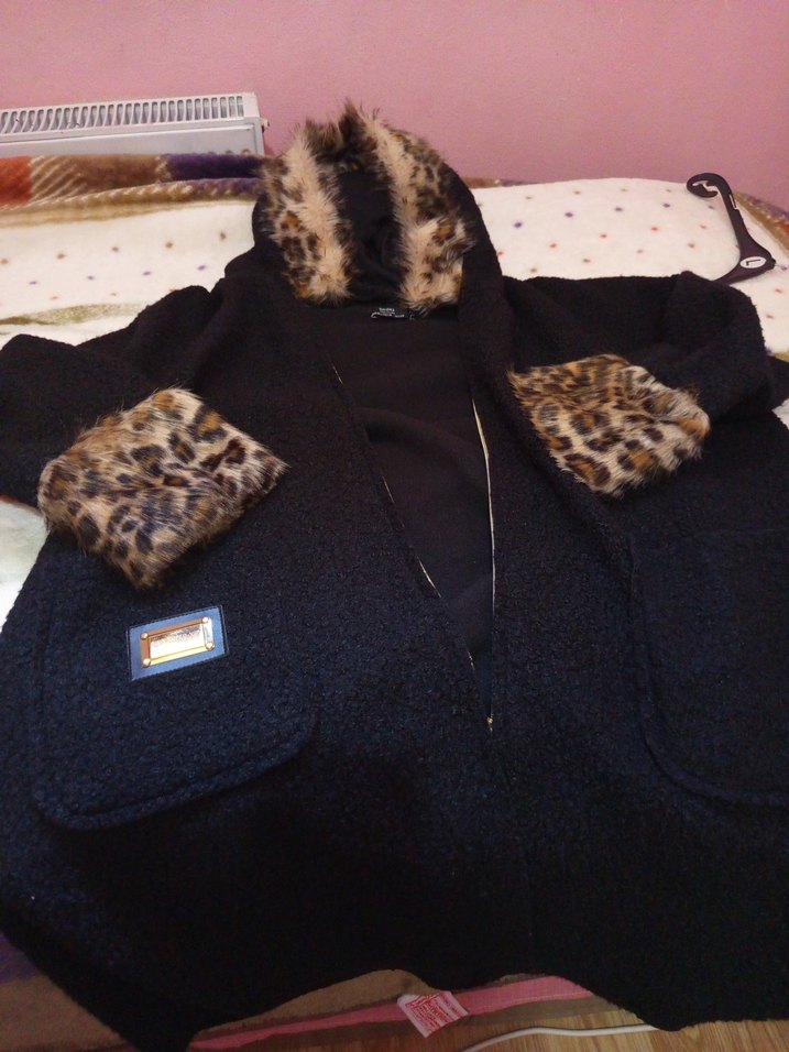 Kürk Detaylı Siyah Kapüşonlu Kadın Ceket - Görsel 2