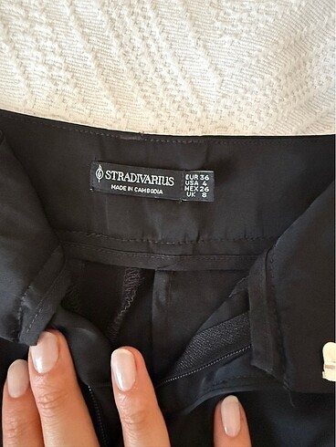 Stradivarius Stradivarius saten siyah şort