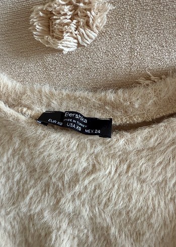 Bershka peluş crop kısa kollu kazak  - Görsel 2