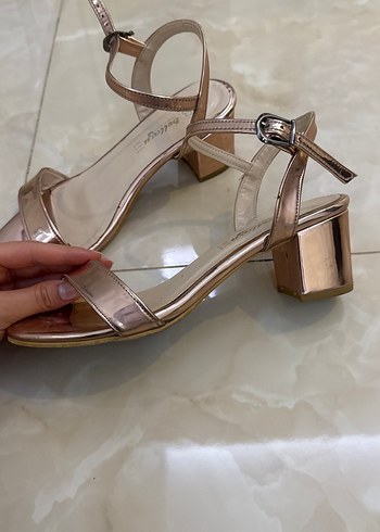 Rose gold Parlak Tokalı Kadın Topuklu ayakkabı - Görsel 2