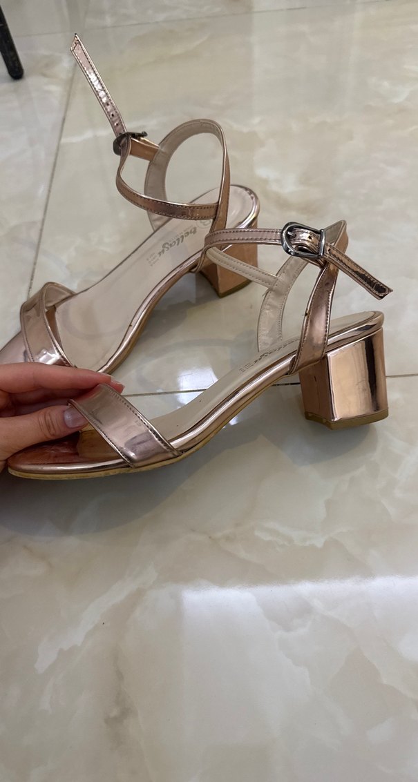 Rose gold Parlak Tokalı Kadın Topuklu ayakkabı - Görsel 2