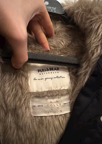 PULL&BEAR Siyah Kürklü Kış Montu - Görsel 4