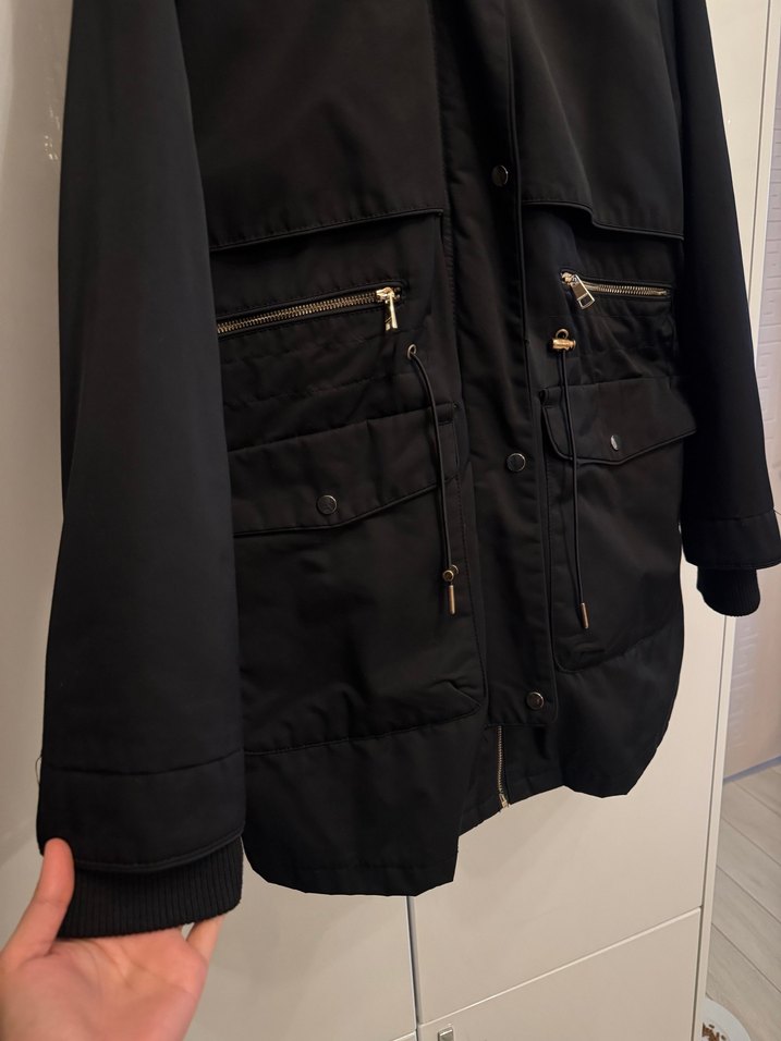 PULL&BEAR Siyah Kürklü Kış Montu - Görsel 3