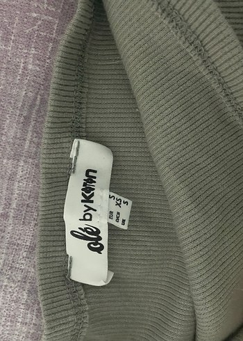 Hafif ve Rahat gri renk crop - Görsel 2