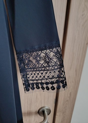 Düğmeli Lacivert Tül Detaylı Uzun Trenç - Görsel 3