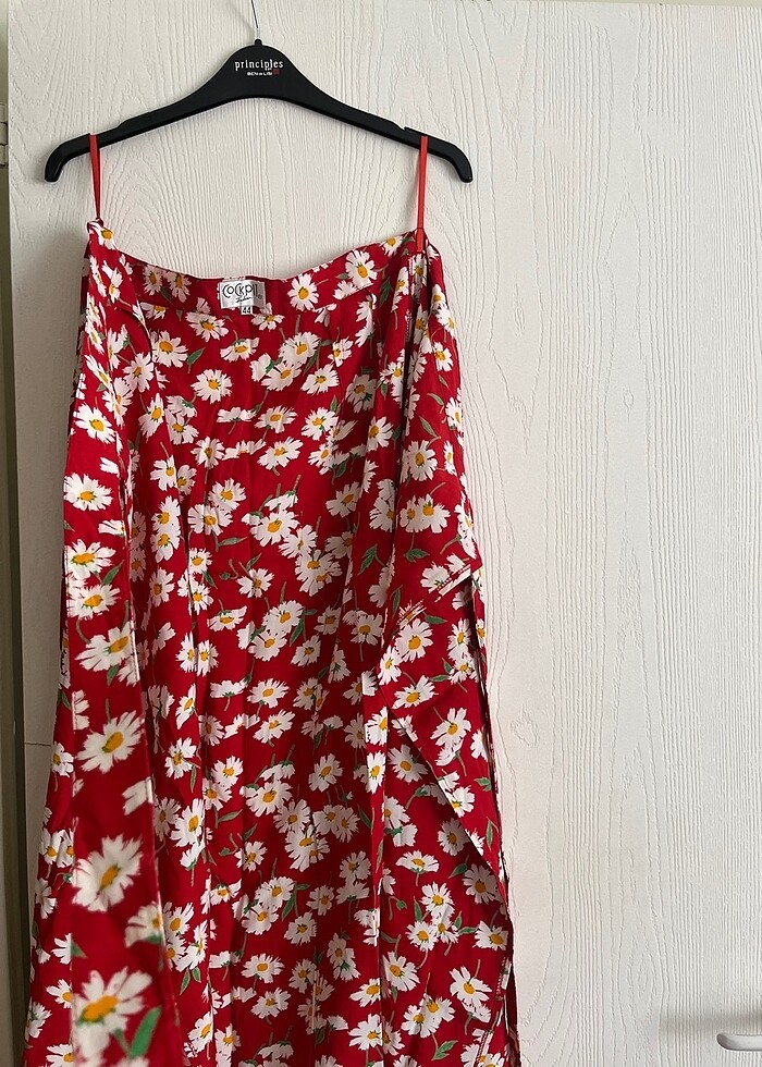 Kırmızı etek - Görsel 4