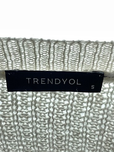 s Beden beyaz Renk Trendyol & Milla Kazak / Triko %70 İndirimli.