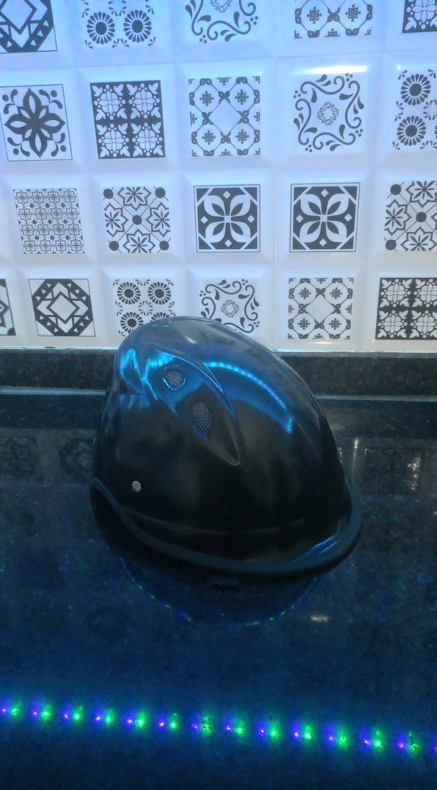 Siyah Kemerli Motosiklet Kaskı - Görsel 2