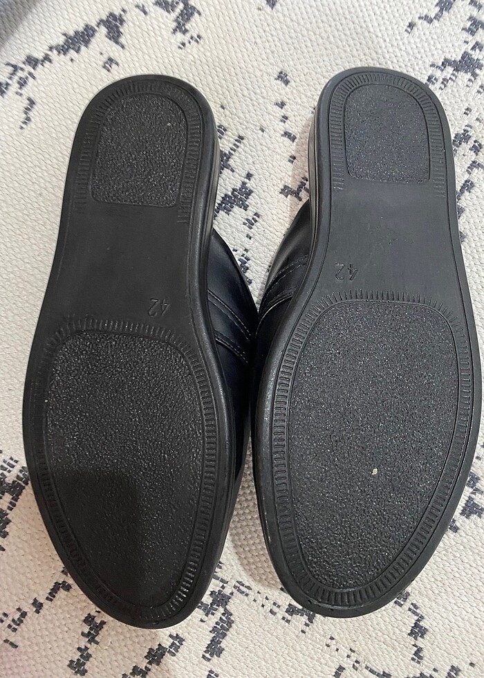 Ds damat ev terliği 42 numara ama kalıbı dar - Görsel 3