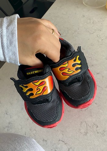 Kırmızı ateş Desenli Erkek Çocuk Spor Ayakkabı - Görsel 4