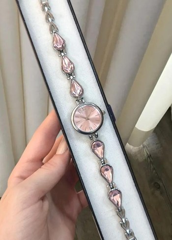 Pembe Taş Detaylı Zincir Kadın Saat