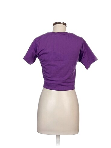m Beden Mango T-shirt %70 İndirimli.