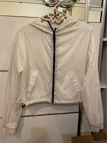 Bershka yagmurluk