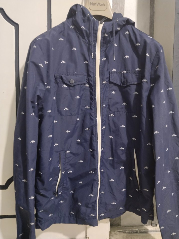 Erkek Mavi Baskılı Kapüşonlu Yağmurluk - Görsel 3