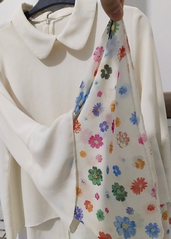 Çiçek Desenli Kol Detaylı Beyaz Gömlek - Görsel 2