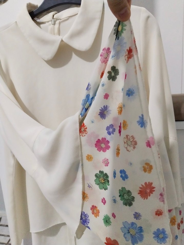 Çiçek Desenli Kol Detaylı Beyaz Gömlek - Görsel 2