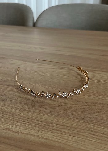 Diğer Altın Renkli Parlak Taç Saç Aksesuarı