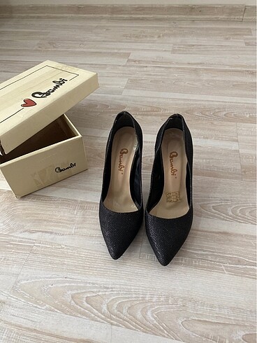 Siyah Stiletto