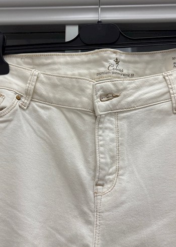 Düğmeli Beyaz Kadın Kot Pantolon - Görsel 3