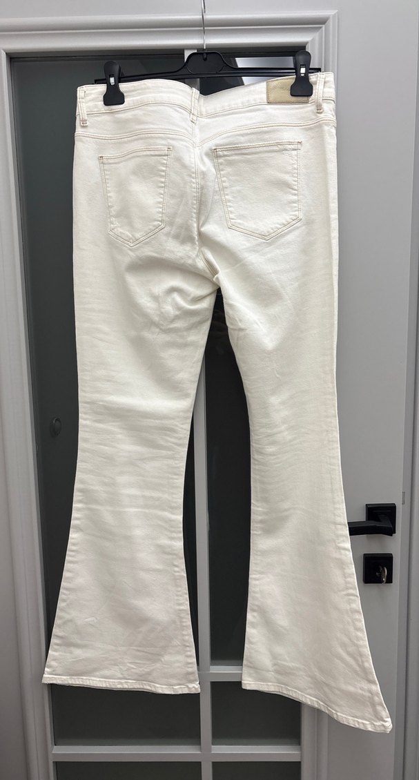 Düğmeli Beyaz Kadın Kot Pantolon - Görsel 4