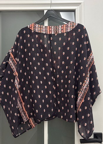 Bohem V Yaka Düğmeli Kadın Bluz - Görsel 4