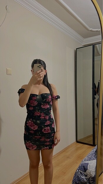 Çiçekli elbise