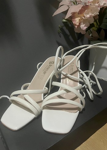 Beyaz Bağlamalı İnce Topuklu Kadın Ayakkabı - Görsel 5