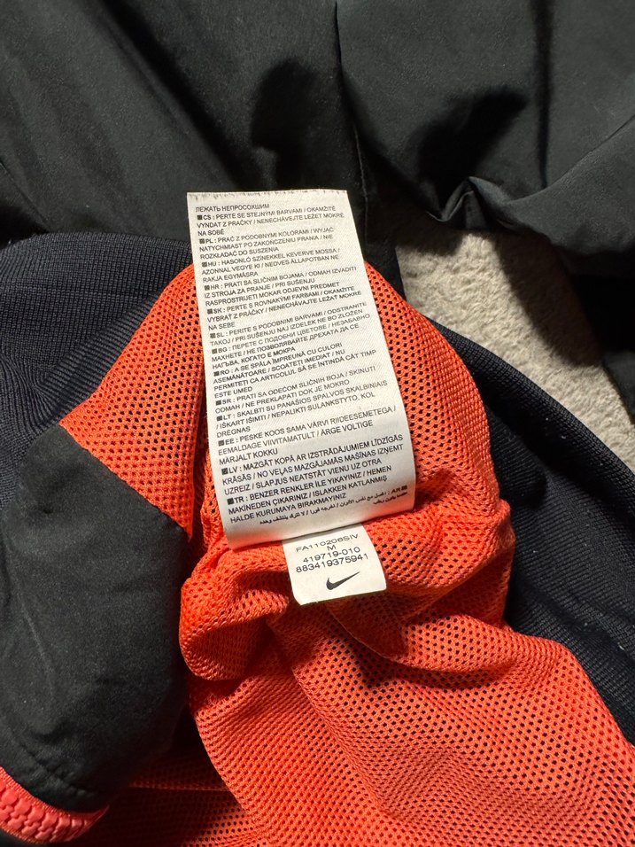 Kapüşonlu Siyah Ceket - Görsel 4