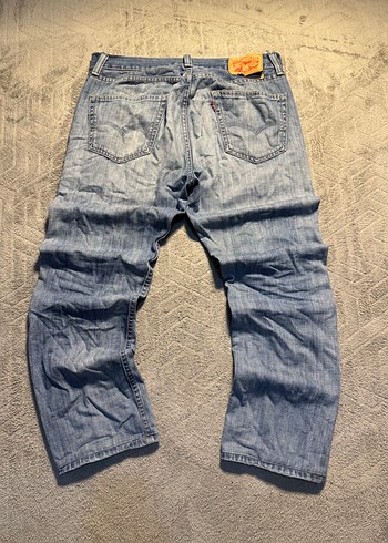 Levis 32