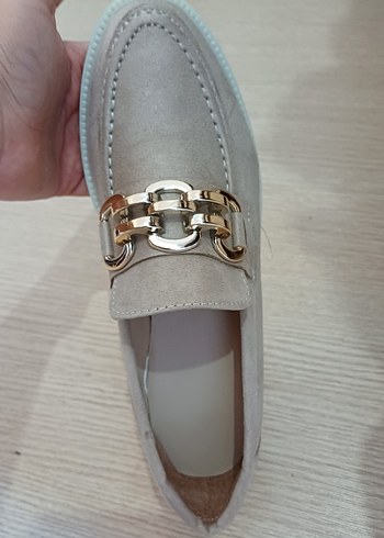 37 Beden Bej Süet Zincir Detaylı Kadın Loafer
