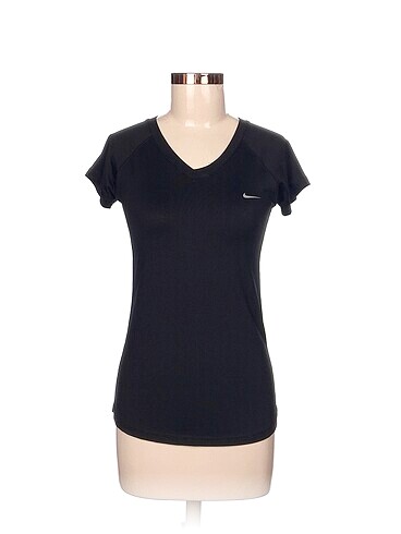 Nike T-shirt %70 İndirimli.