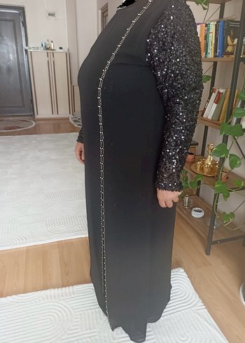 Siyah Boncuk İşlemeli Uzun Kollu Uzun Elbise