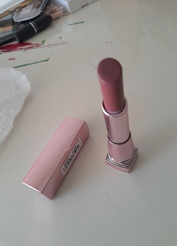 Maybelline Parlak ruj