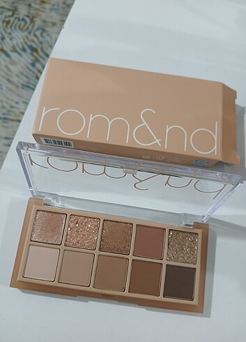 Romand far paleti