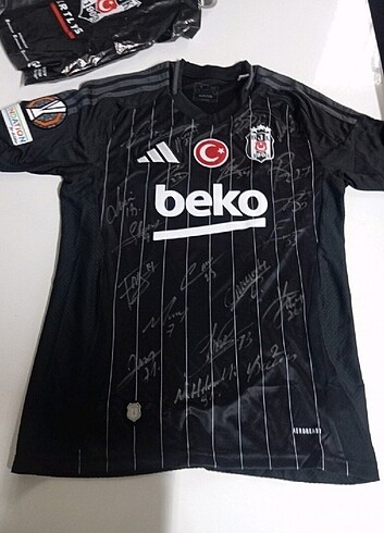 s Beden siyah Renk 24/25 SEZONU DEP. TÜM KADRO İMZALI BJK FORMA