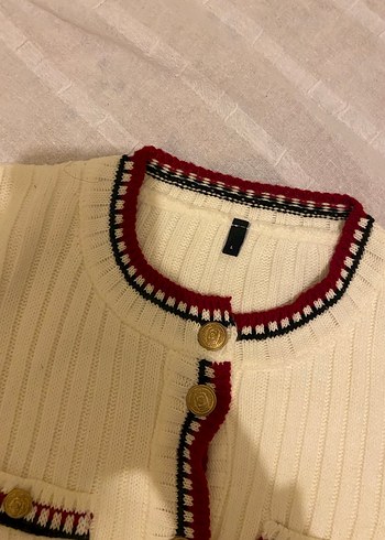 Nakış Detaylı Beyaz Triko Kadın Hırka - Görsel 2